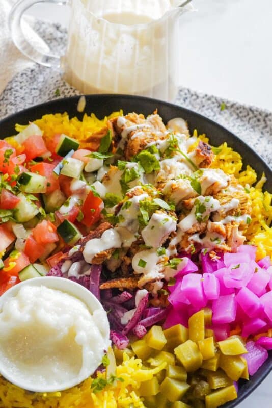 Pickles, white sauce, special toppings, and seasonings came together to create this heavenly rice bowl.