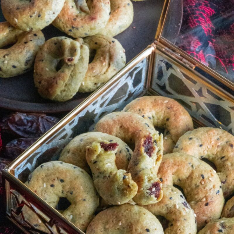 Delicious Palestinian Ka'ak filled with date paste in a box