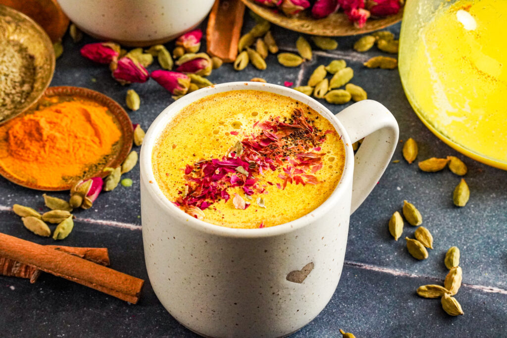 healthy and anti inflammatory golden latte, golden milk